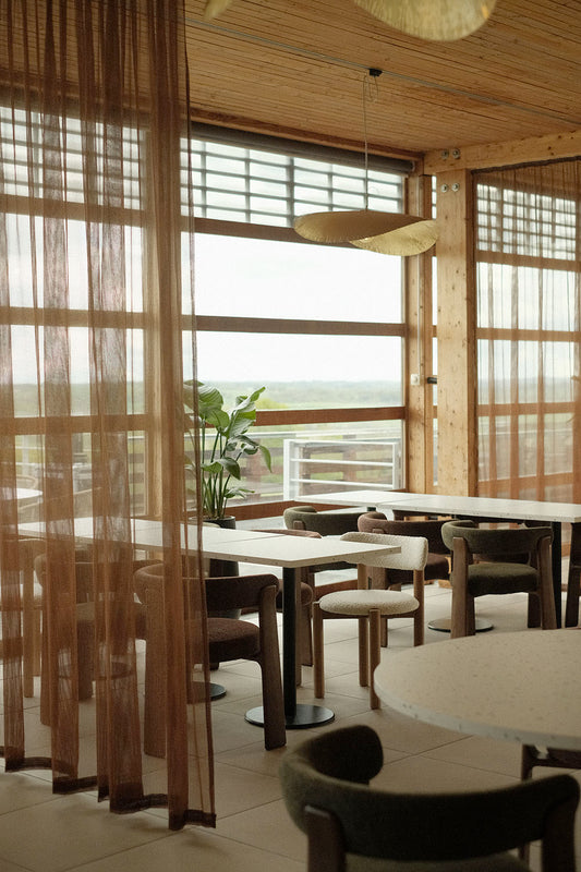 Mobilier de restaurant : la rénovation inspirante du restaurant Le Lanaud par Kokon Architecture