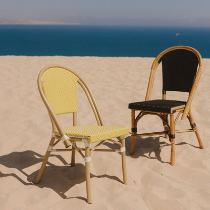Chaise tapissée style contemporain, idéale pour brasseries et restaurants. Conçue pour un usage professionnel en intérieur.