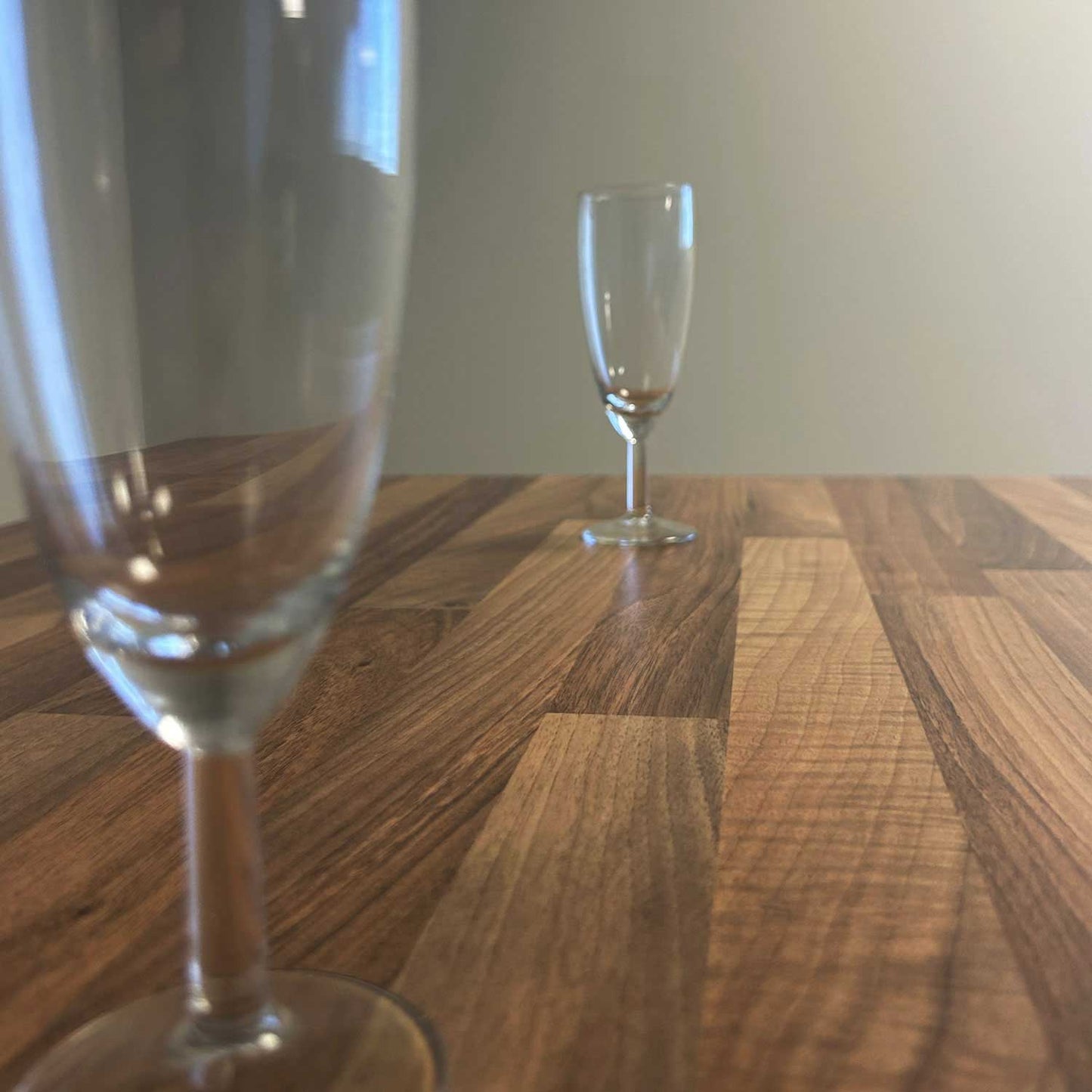 plateau de table sur mesure restaurant noyer lamellé restootab